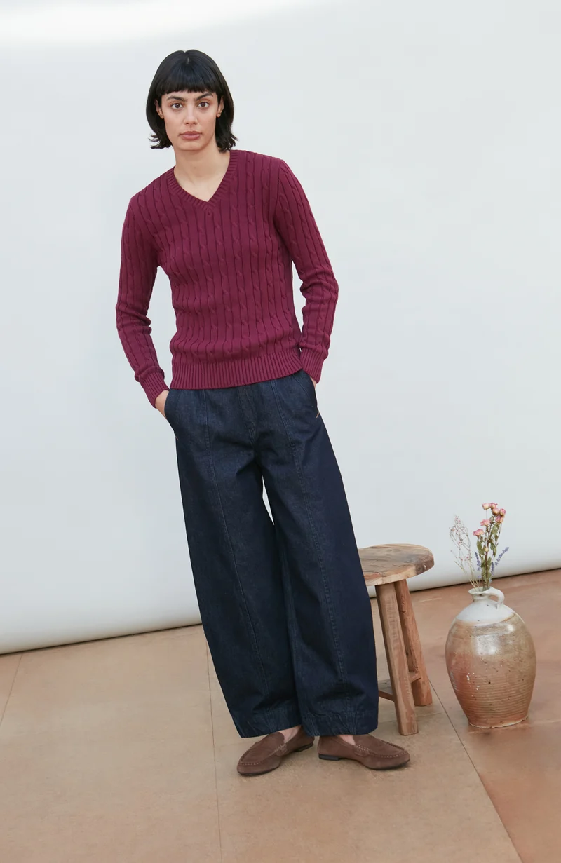 Damenpullover aus 100 % Baumwolle mit Zopfmuster und V-Ausschnitt