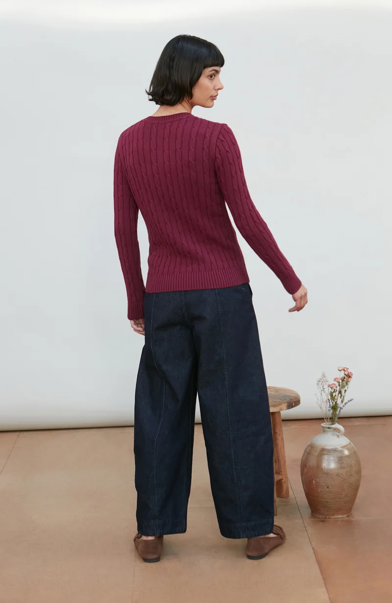 Damenpullover aus 100 % Baumwolle mit Zopfmuster und V-Ausschnitt