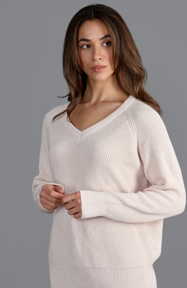 Gerippter Damenpullover mit V-Ausschnitt aus 100 % Baumwolle