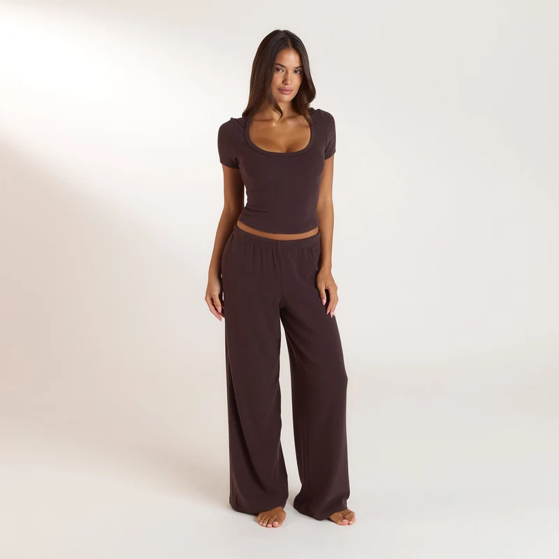 Geripptes Kurzarm-Pyjama Top - Dunkle Schokolade