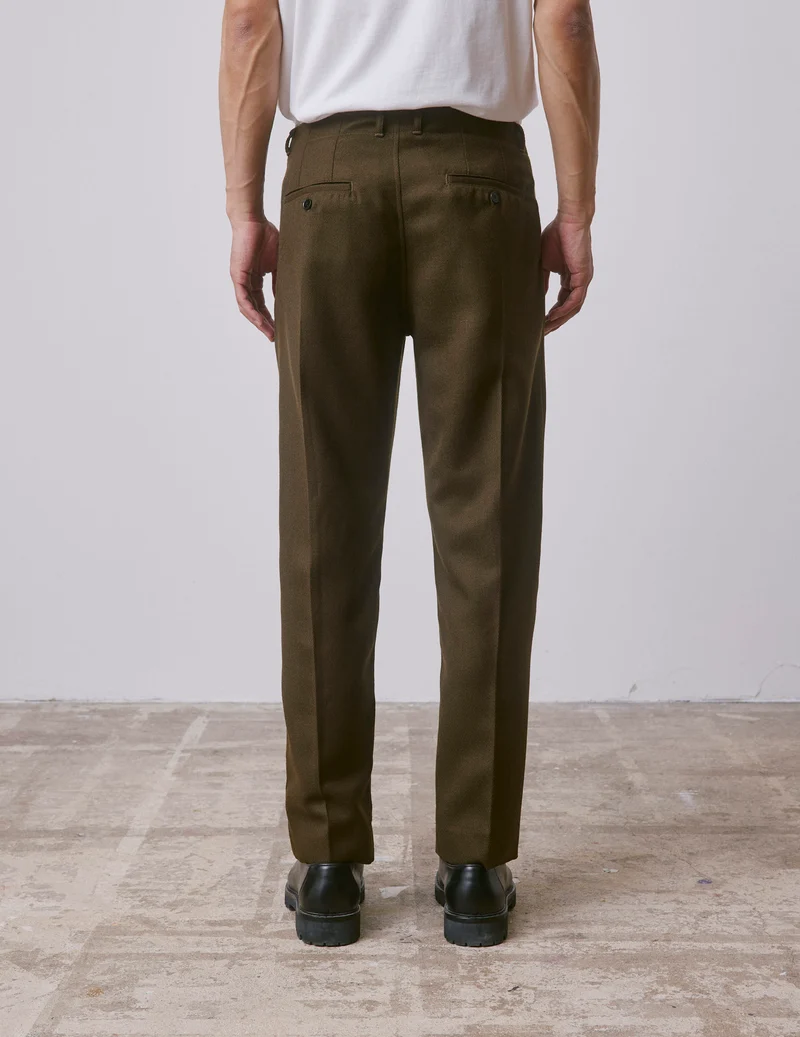 Pantalon Nataneo en laine vierge kaki