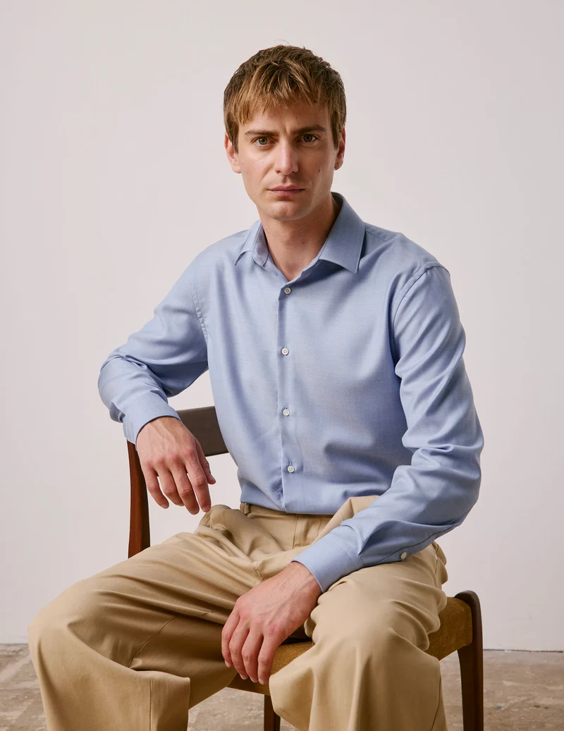 Chemise semi-ajustée en laine vierge bleue