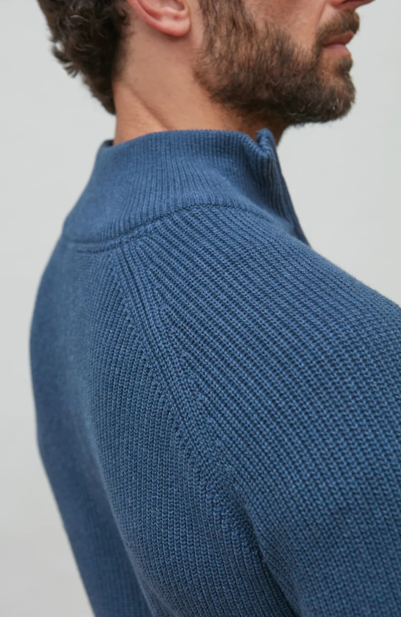 Mittelschwerer Herrenpullover aus 100 % Baumwolle mit Reißverschluss am Kragen