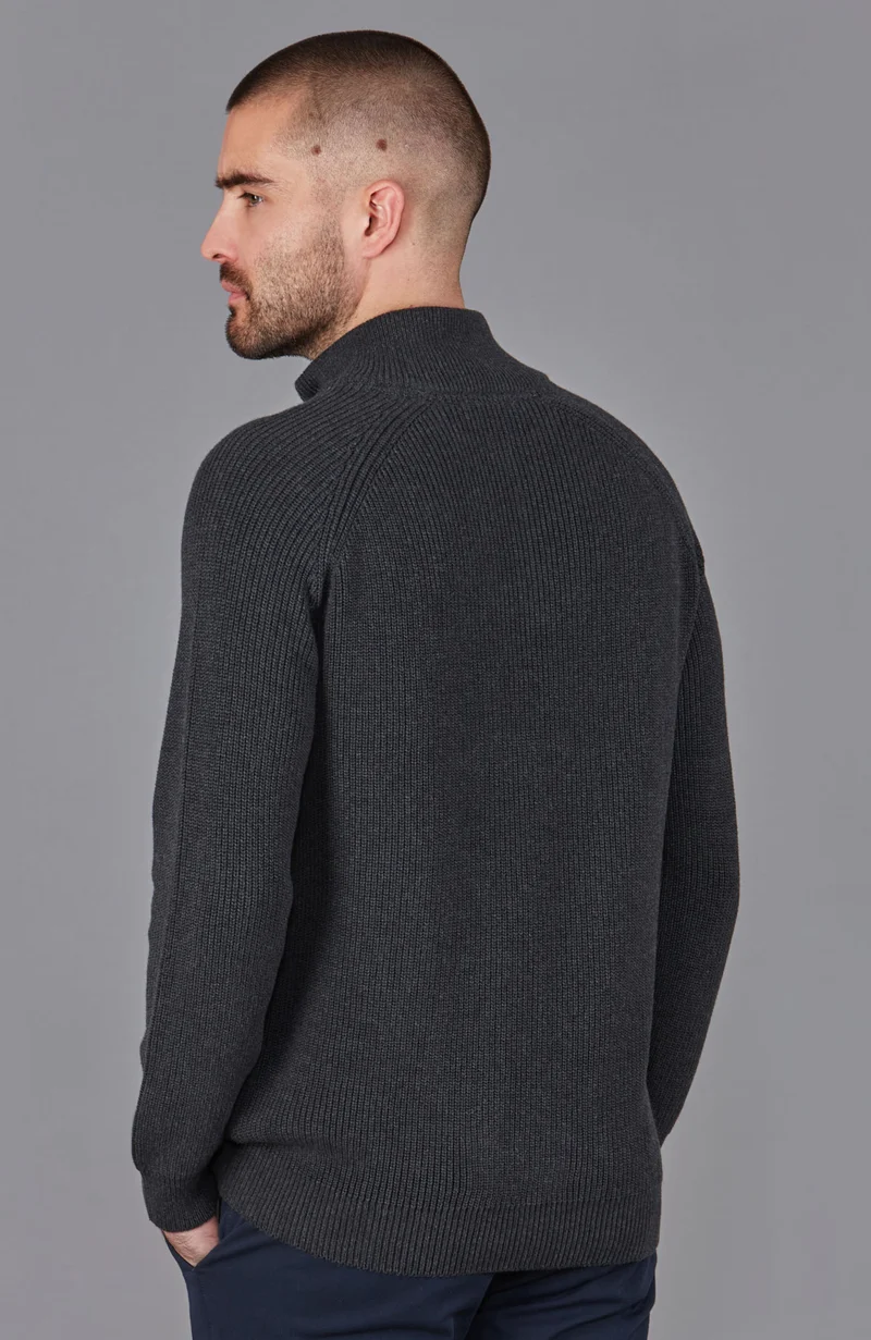 Mittelschwerer Herrenpullover aus 100 % Baumwolle mit Reißverschluss am Kragen