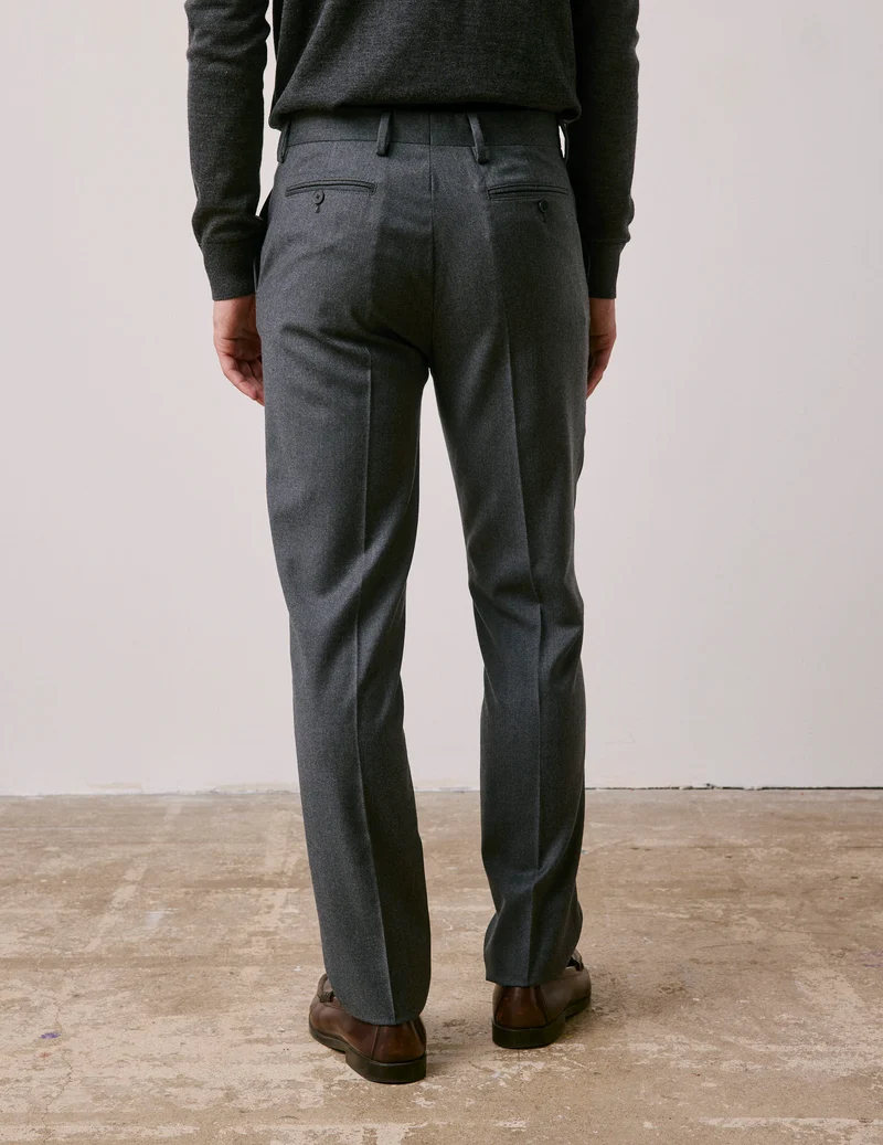 Pantalon de costume Greyson en laine vierge grise