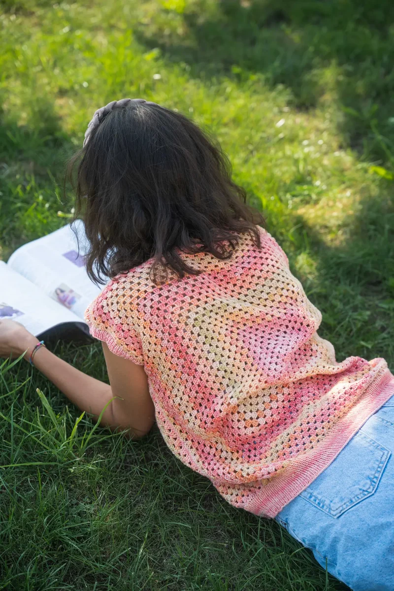 Häkelset Peach Granny Square Shirt