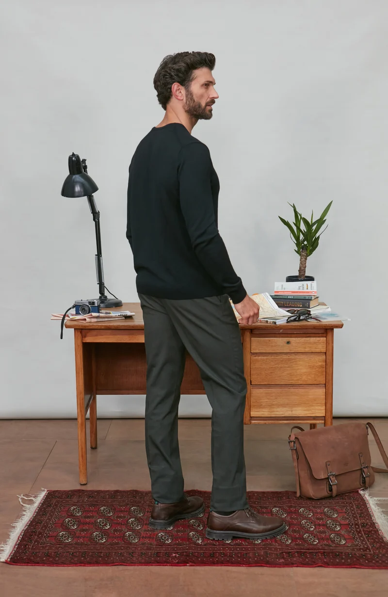 Extrafeiner Herren-Pullover aus Merinowolle mit V-Ausschnitt