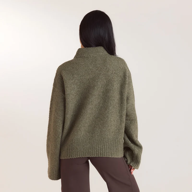 Bouclé-Strickpullover mit Polokragen - Khaki