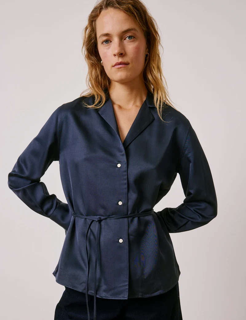 Chemise Paz bleue marine avec ceinture amovible