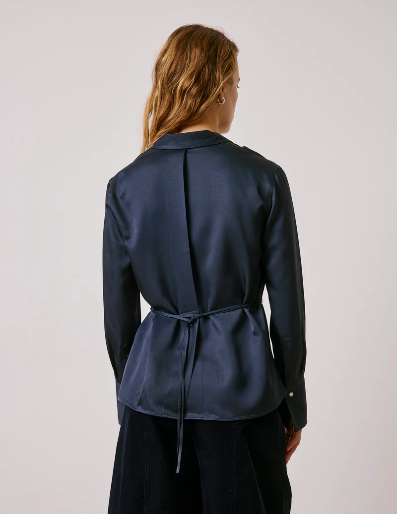 Chemise Paz bleue marine avec ceinture amovible