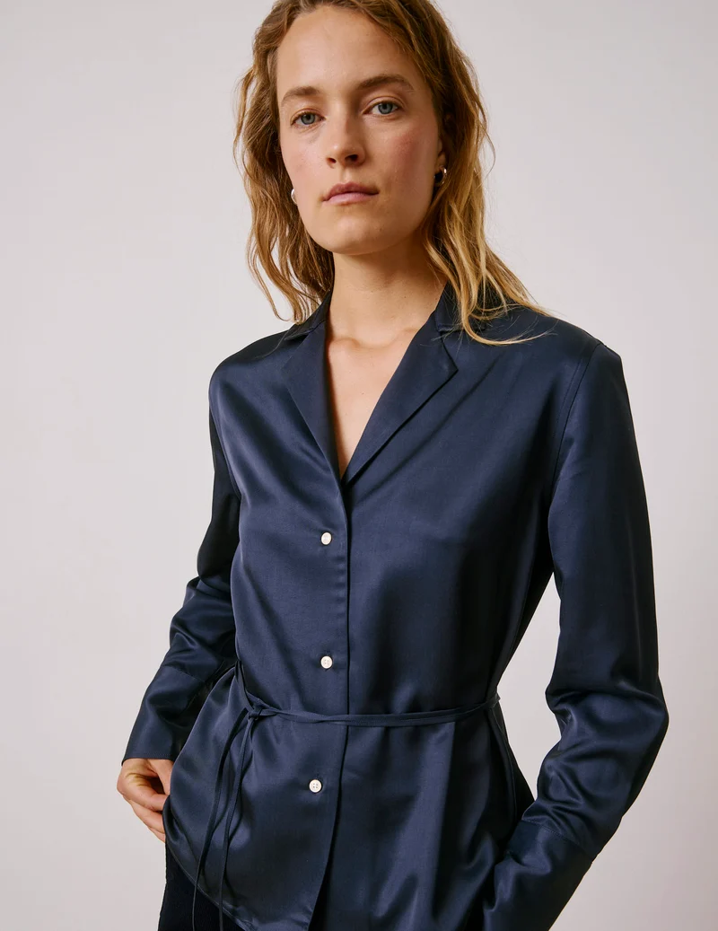 Chemise Paz bleue marine avec ceinture amovible