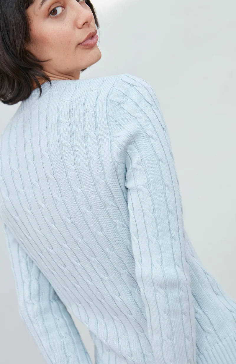 Damenpullover aus 100 % Baumwolle mit Rundhalsausschnitt und Zopfmuster