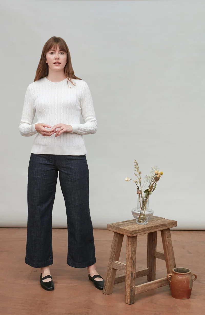 Damenpullover aus 100 % Baumwolle mit Rundhalsausschnitt und Zopfmuster