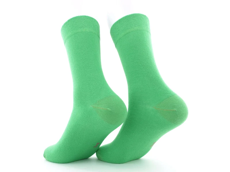 2 Paar bunte Herrensocken grün