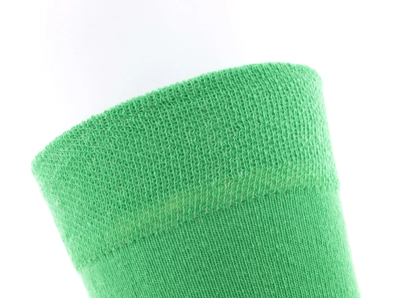 2 Paar bunte Herrensocken grün