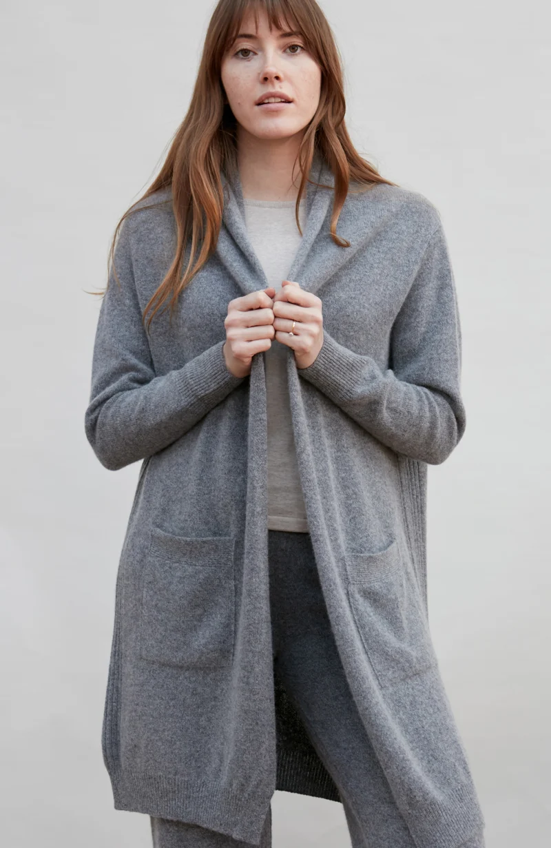 Langer Damen-Cardigan aus reiner Lammwolle mit Taschen