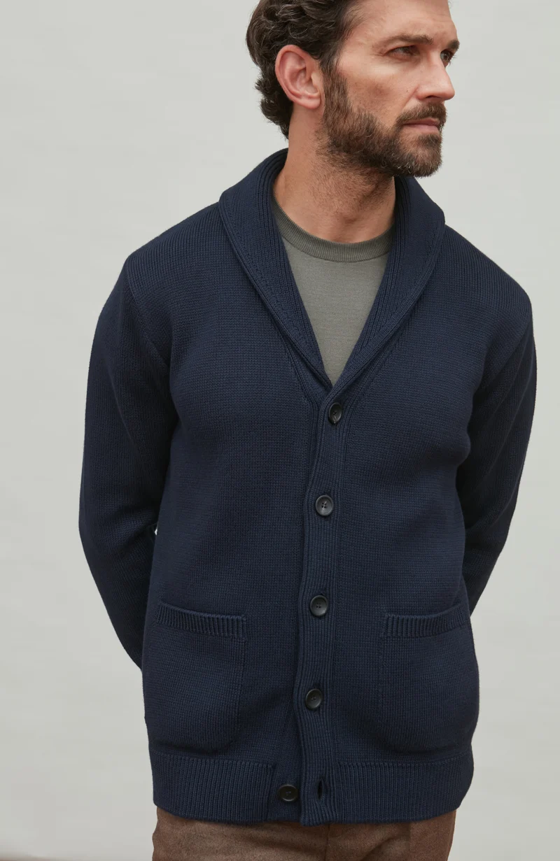 Mittelschwerer Herren-Cardigan aus 100 % Baumwolle mit Schalkragen