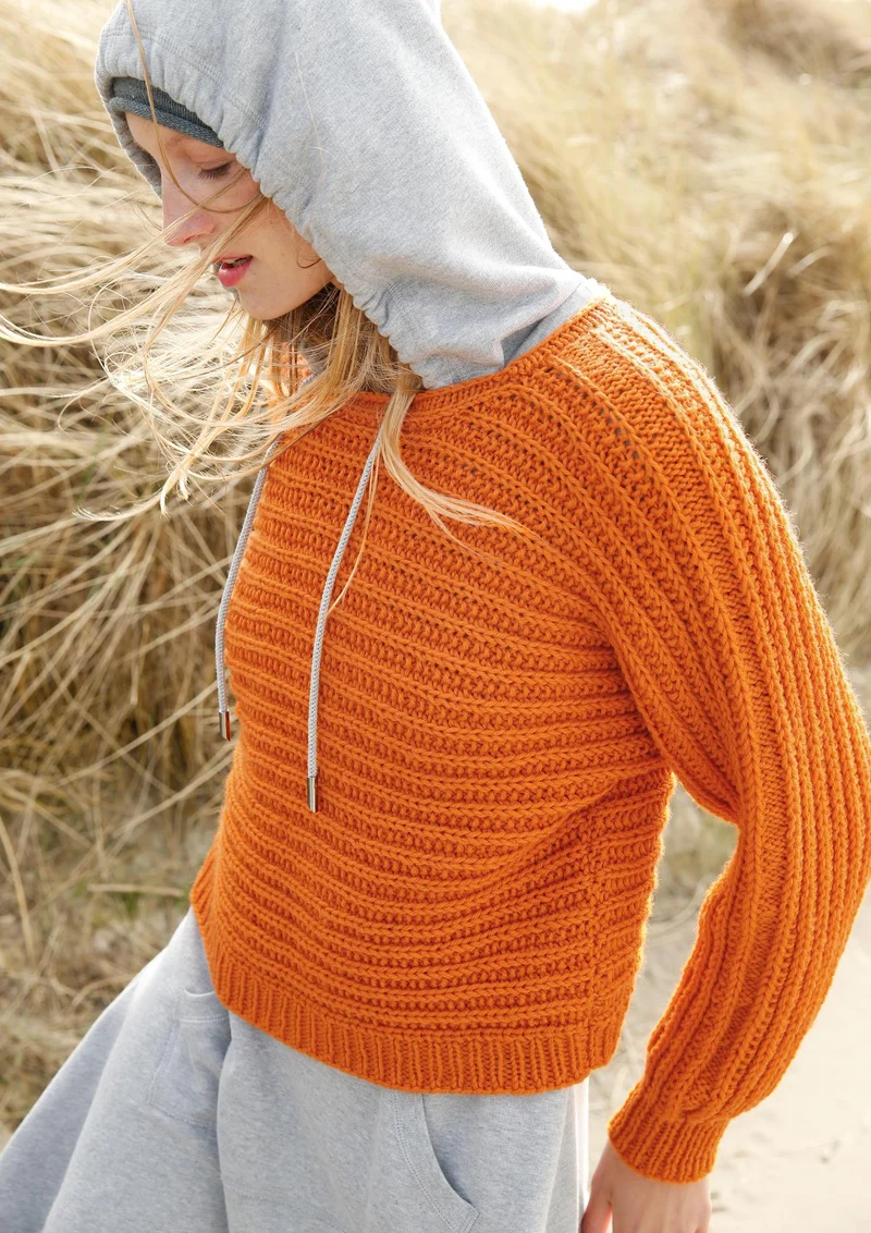 Quer gestrickter Pullover