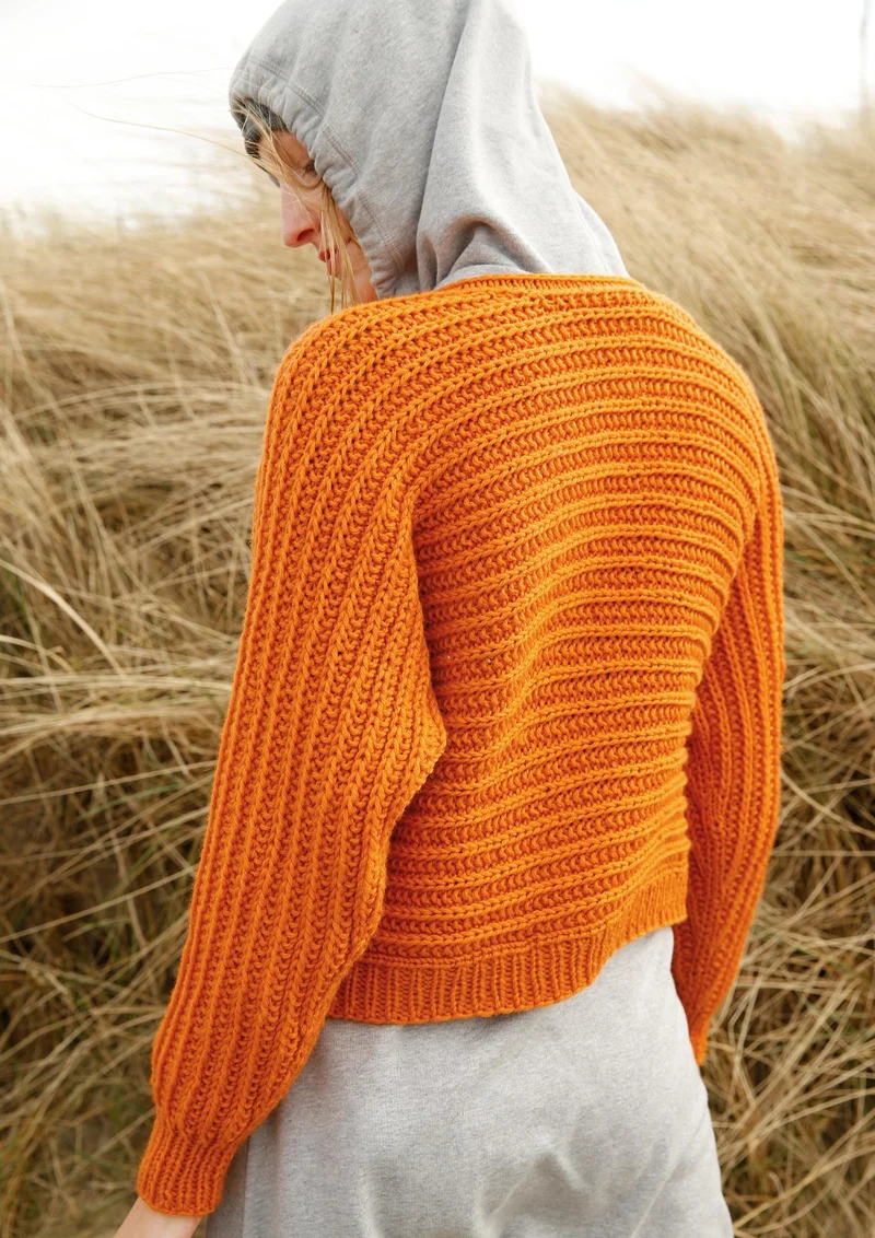 Quer gestrickter Pullover