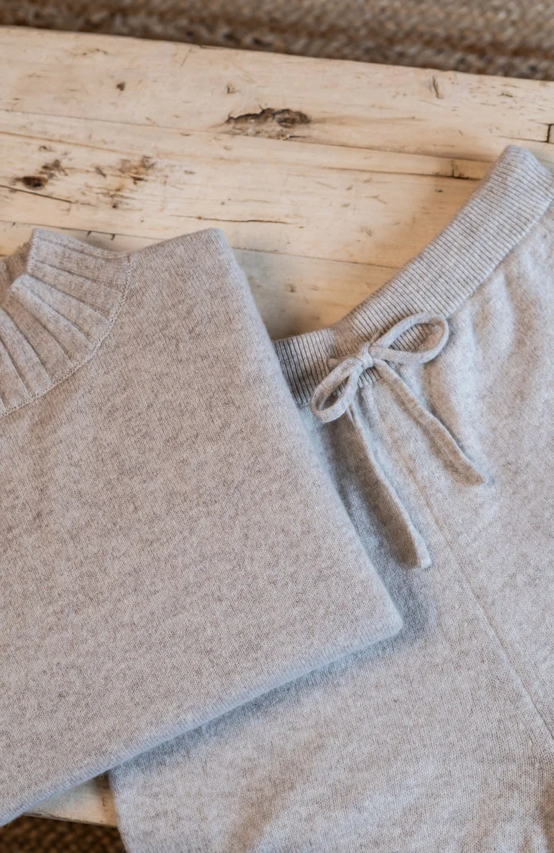 Damenpullover aus 100 % Lammwolle mit Kragen