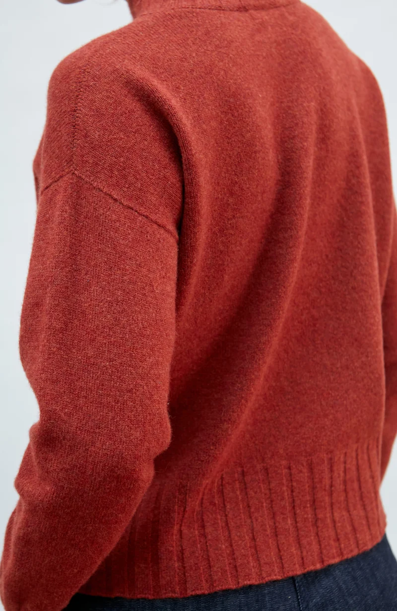 Damenpullover aus 100 % Lammwolle mit Kragen