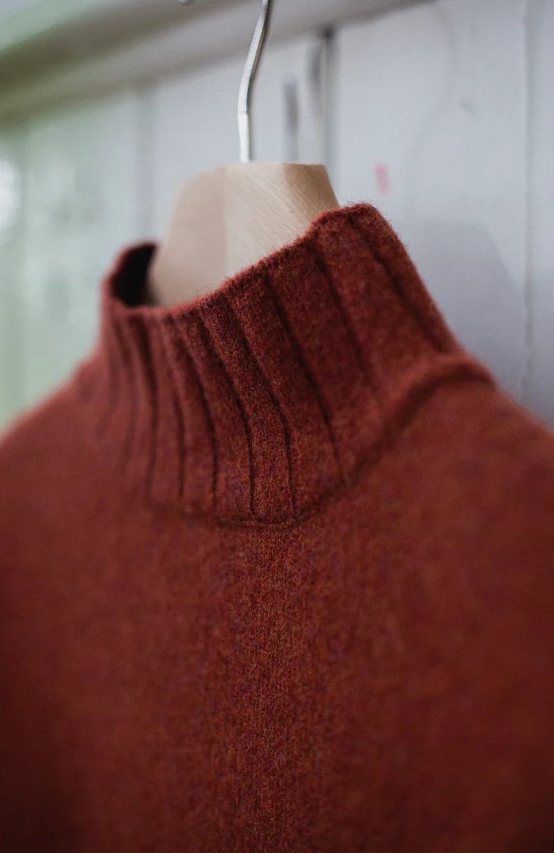 Damenpullover aus 100 % Lammwolle mit Kragen