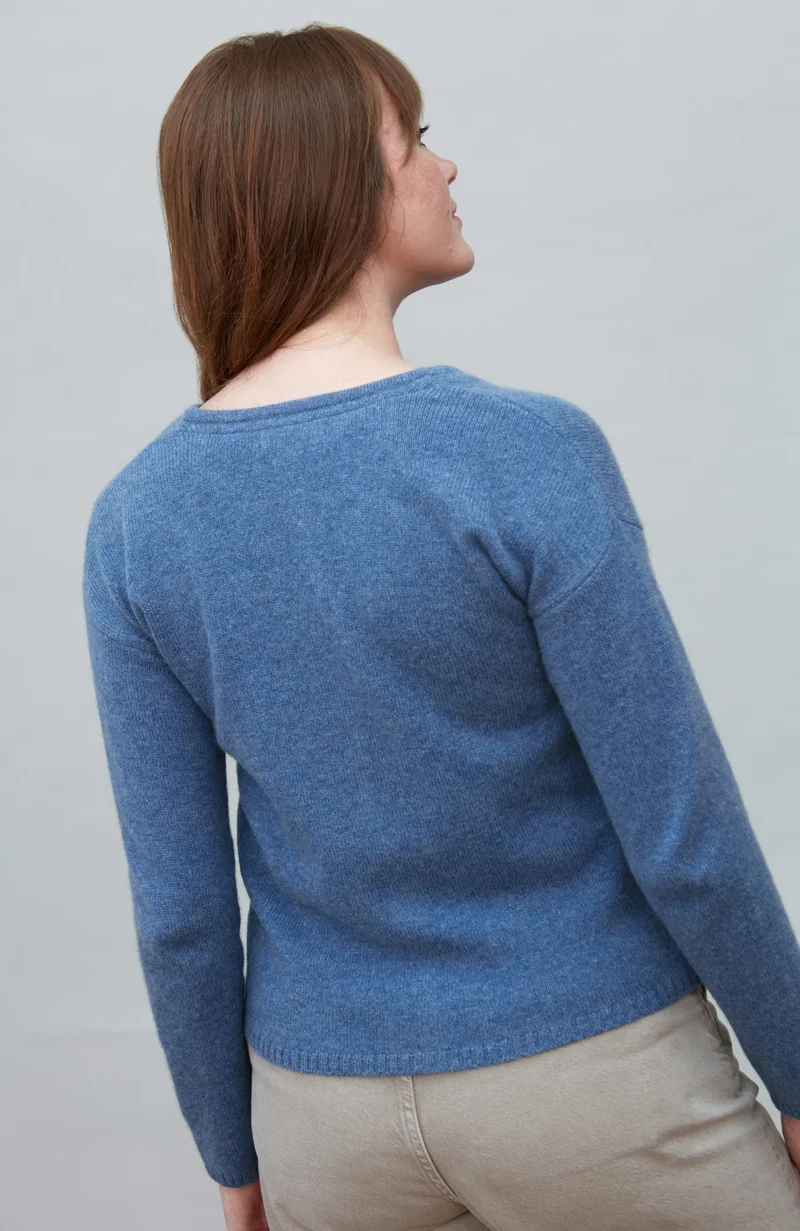 Mittelschwerer Damen-Cardigan mit Rundhalsausschnitt aus 100 % Lammwolle