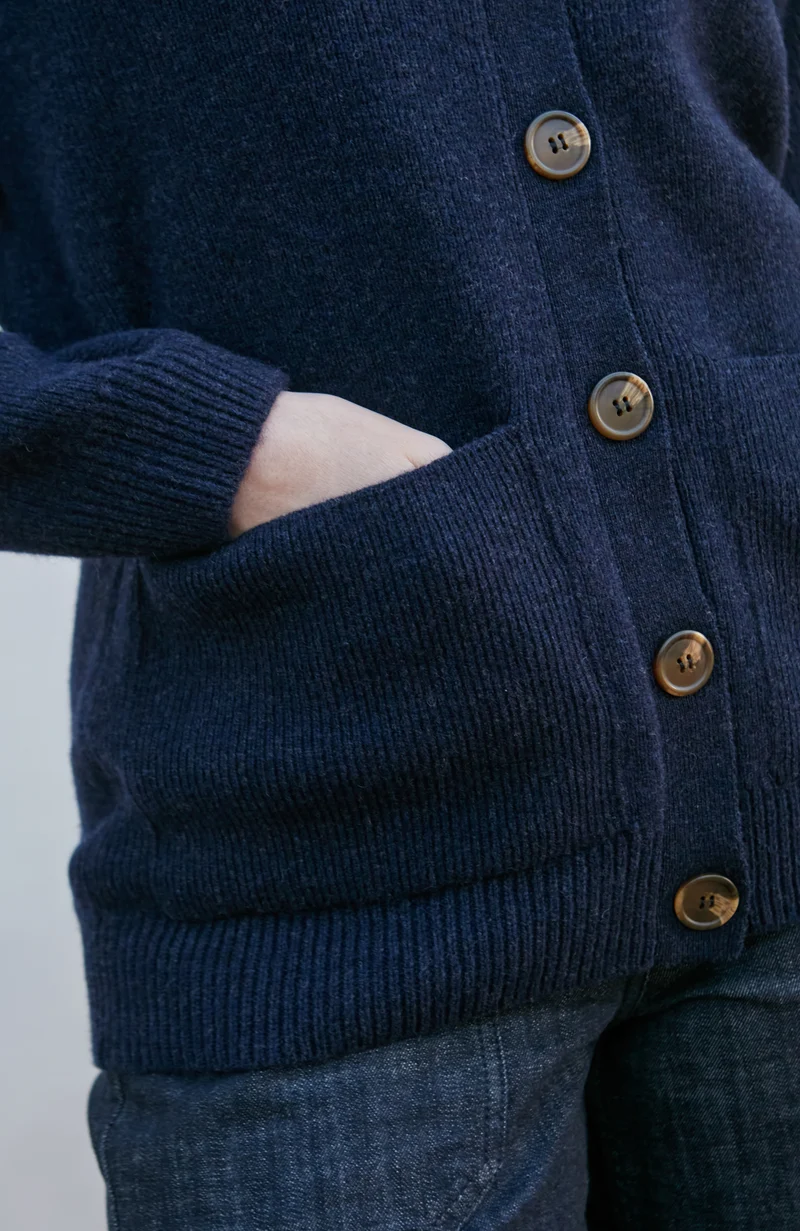 Gerippter Damen-Cardigan aus 100 % Lammwolle mit V-Ausschnitt und Taschen