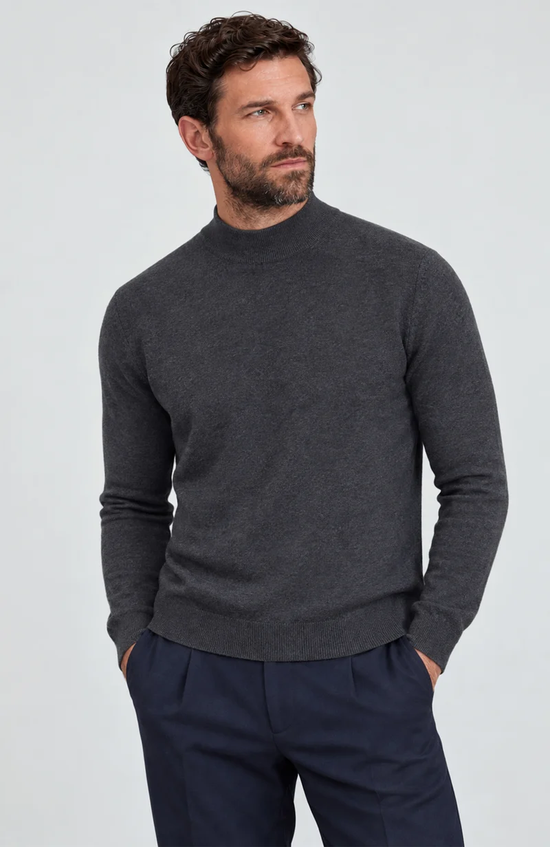 Herrenpullover aus 100 % ultrafeiner Baumwolle mit Stehkragen