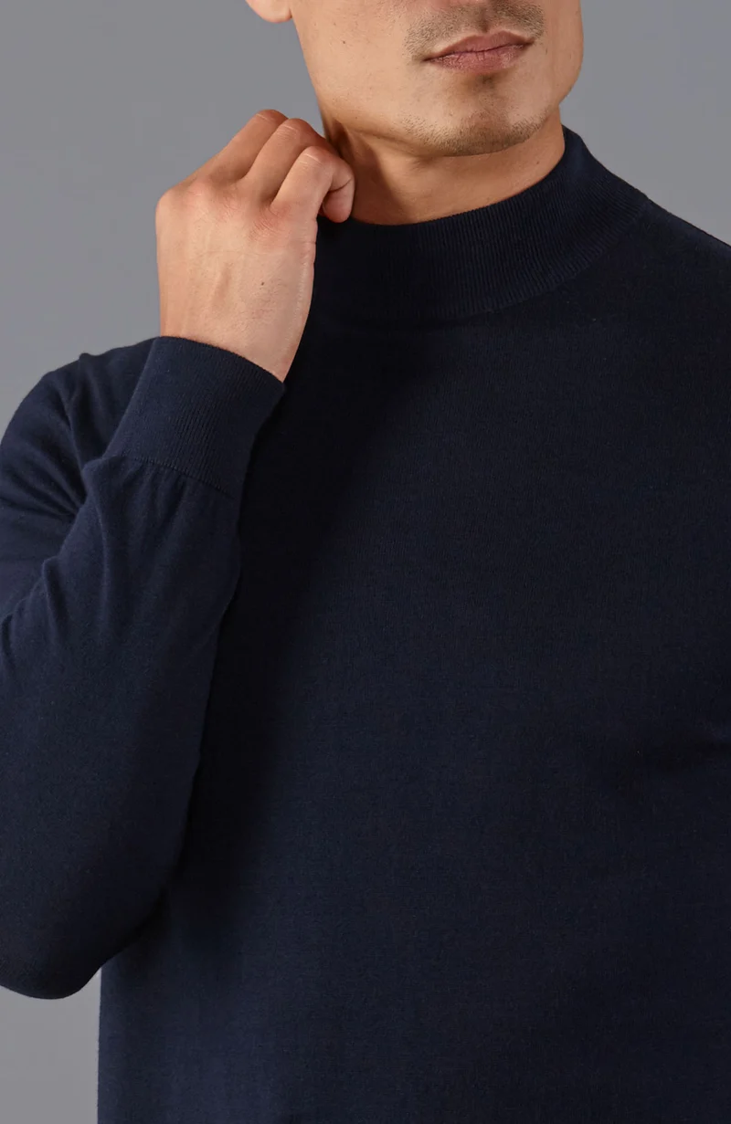 Herrenpullover aus 100 % ultrafeiner Baumwolle mit Stehkragen