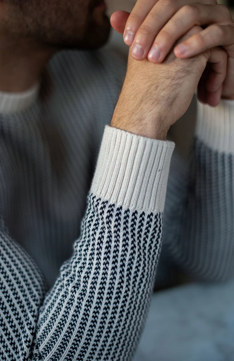 Herren-Pullover aus 100 % Baumwolle mit Fischer-Kragenstich