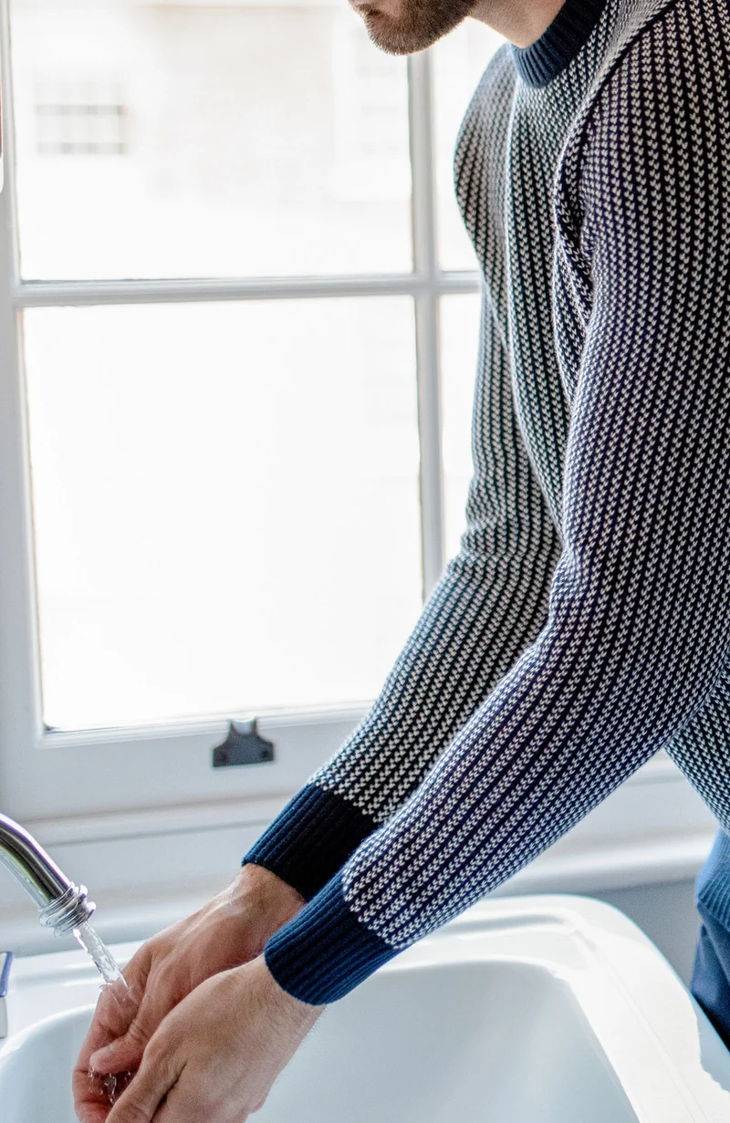 Herren-Pullover aus 100 % Baumwolle mit Fischer-Kragenstich