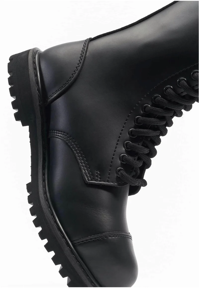 B 20 Eyes Phantom Boots