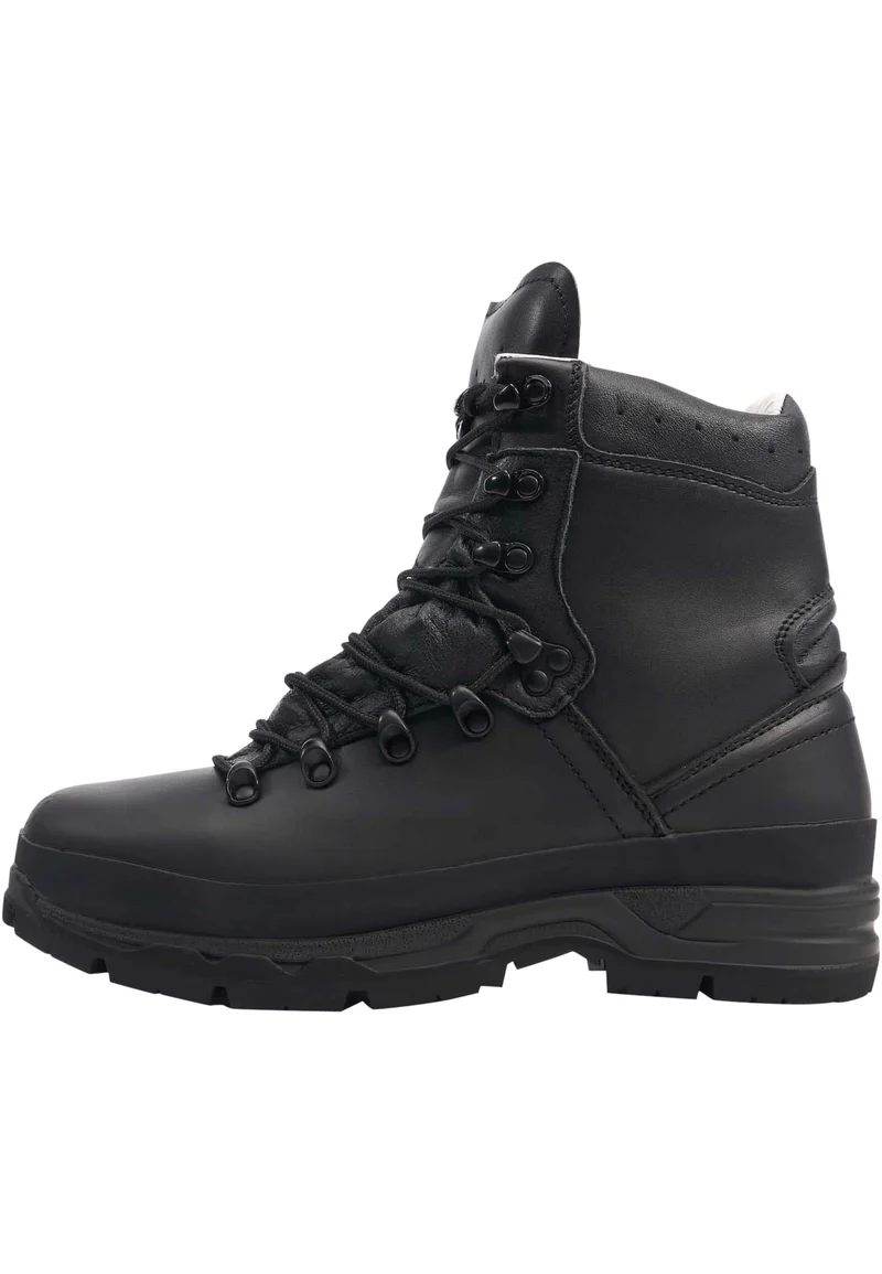 B BW Mountain Boots