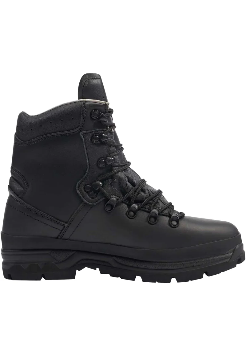 B BW Mountain Boots