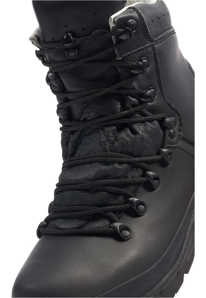 B BW Mountain Boots