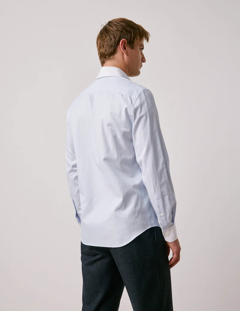 Chemise semi-ajustée bleu clair