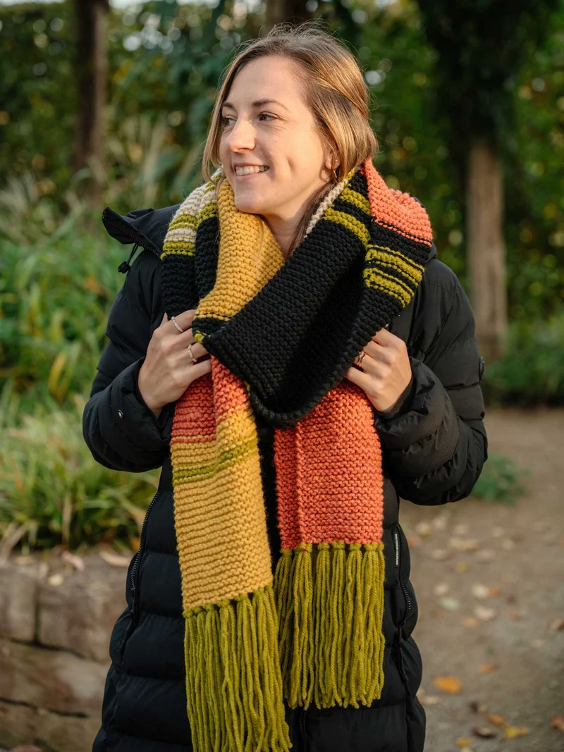 Anleitung Schal kraus rechts für Strickanfänger:innen – in Herbstfarben
