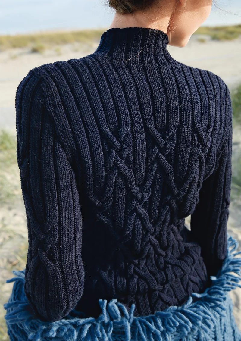 Pullover mit Zöpfen