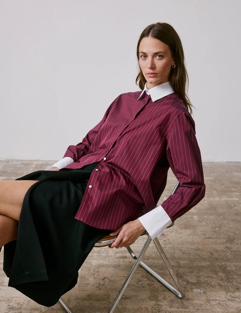 Chemise Naéline avec cravate amovible rayée bordeaux