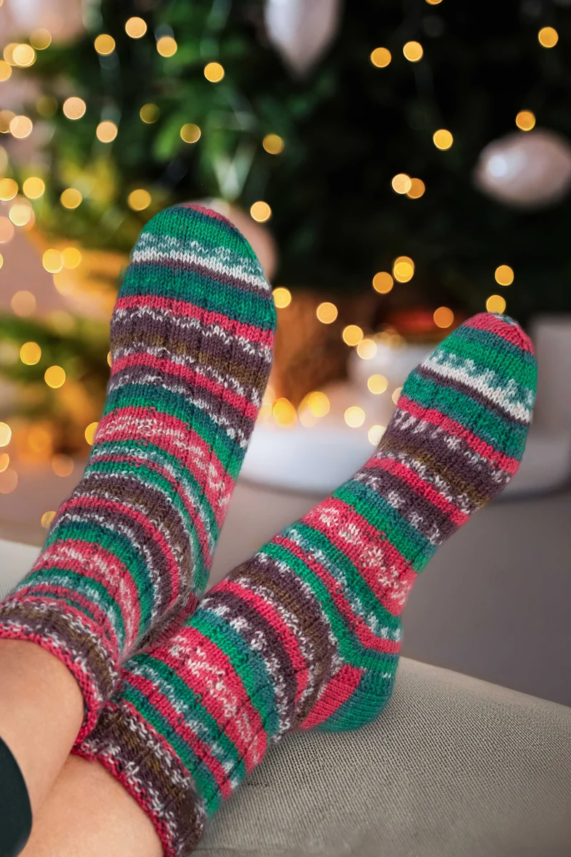 Anleitung Weihnachtssocken im Reliefmuster