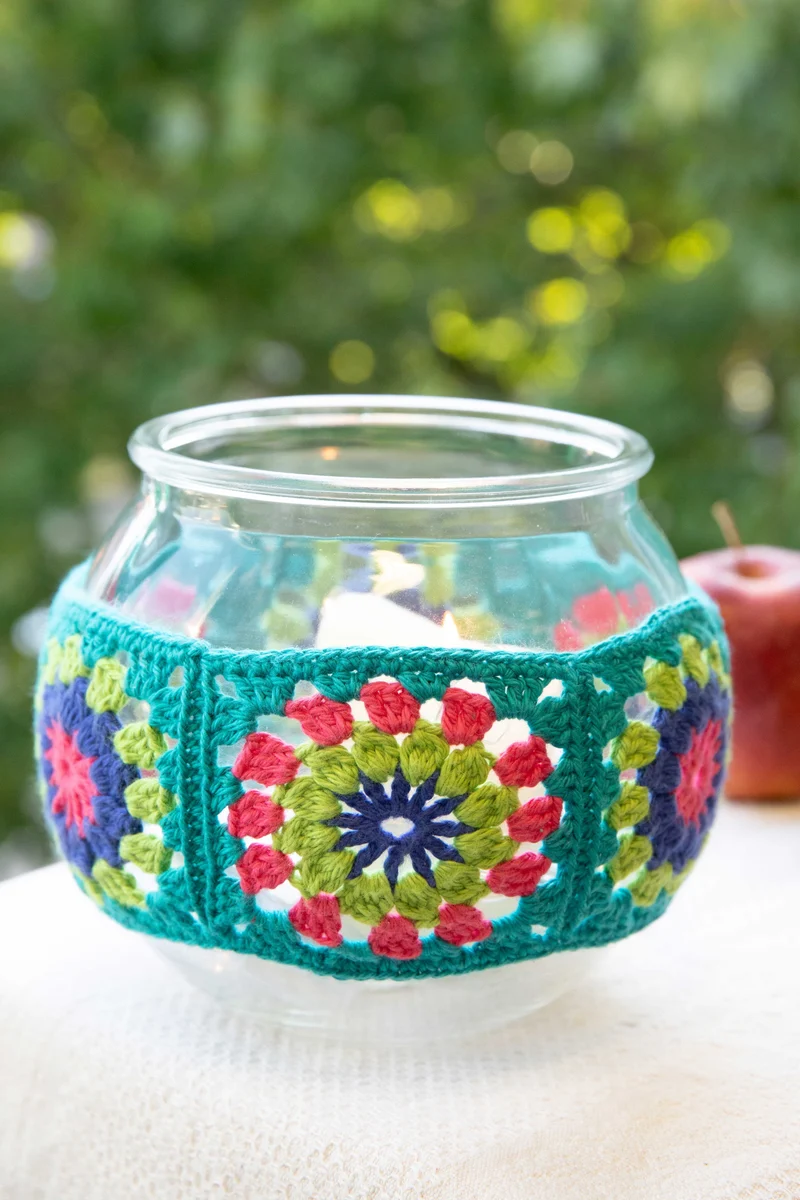 Anleitung Windlichter mit Granny Squares in Buntstiftfarben