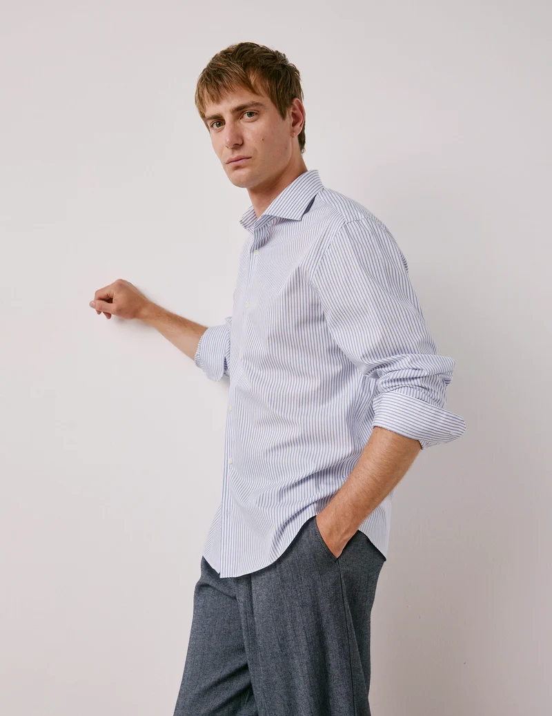 Chemise semi-ajustée rayée bleue