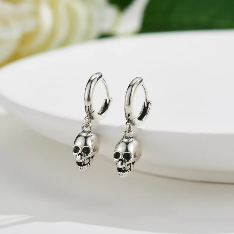 1Paar Creolen aus 925 sterling Silber Schwarz Skull Ohrringe Zirkonia Ohrstecker