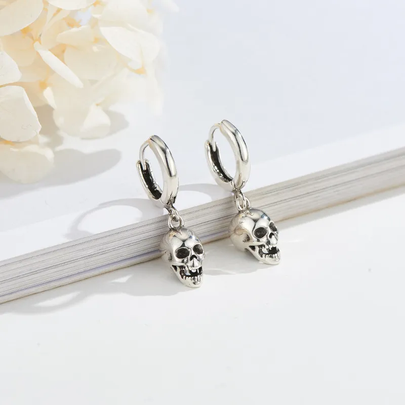 1Paar Creolen aus 925 sterling Silber Schwarz Skull Ohrringe Zirkonia Ohrstecker