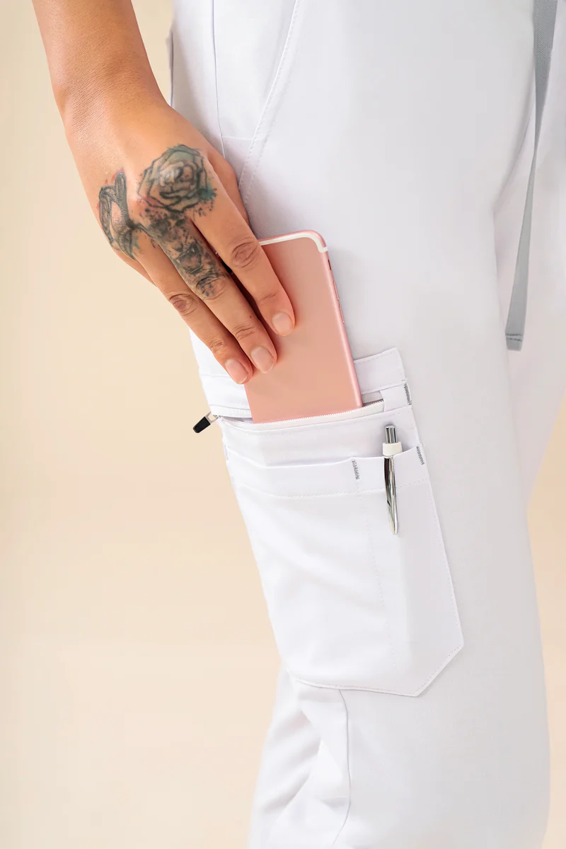 KAERE Hose Damen - gerader Saum mit Beintaschen weiß