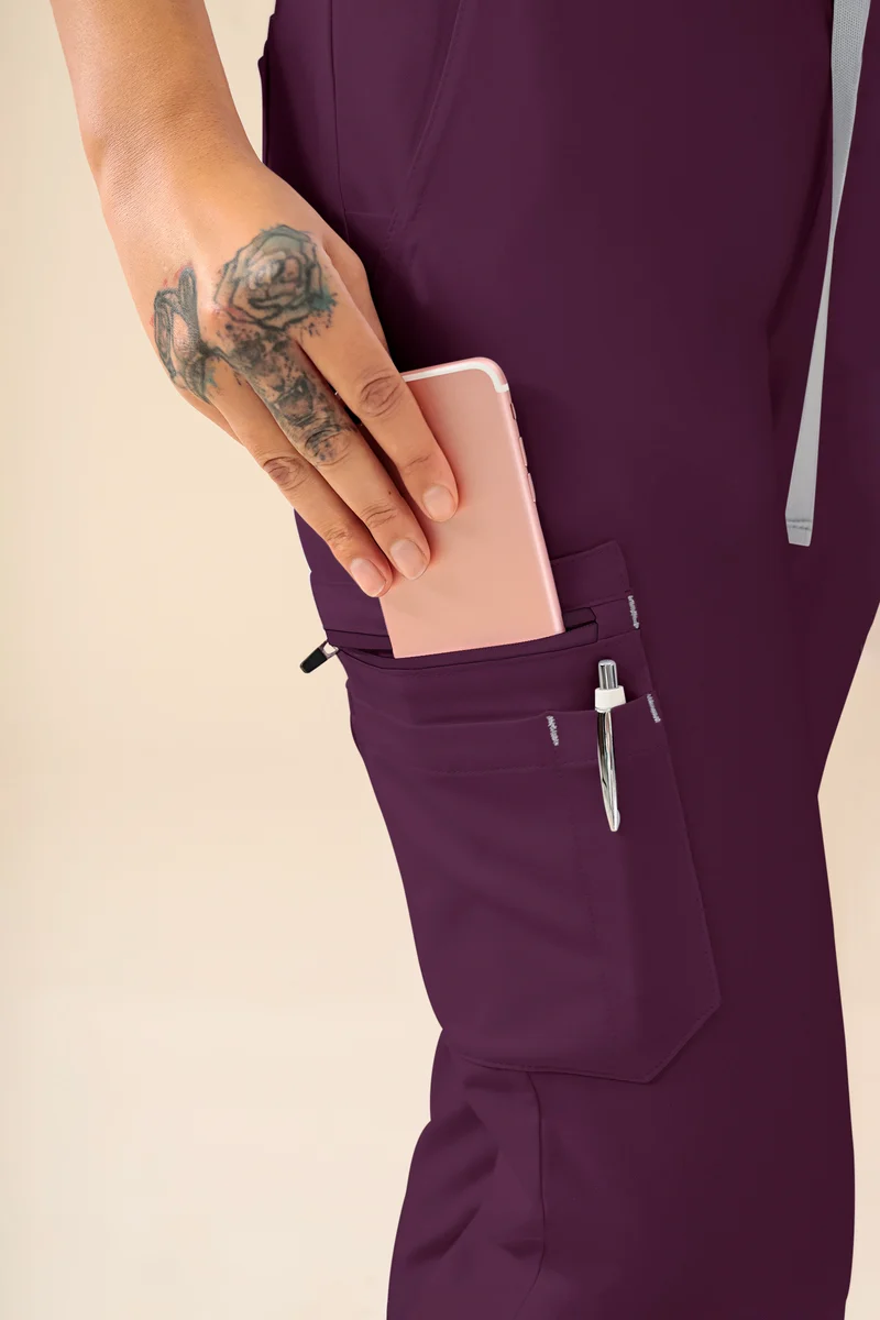 KAERE Hose Damen - Saumbündchen mit Beintaschen pflaume