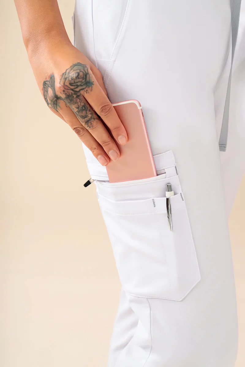 KAERE Hose Damen - Saumbündchen mit Beintaschen weiß