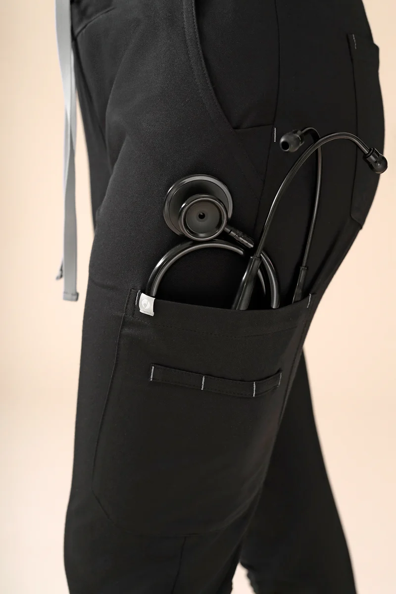 KAERE Hose Damen - gerader Saum mit Beintaschen schwarz