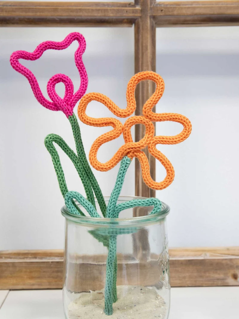Anleitung Blume mit Strickliesl und Draht